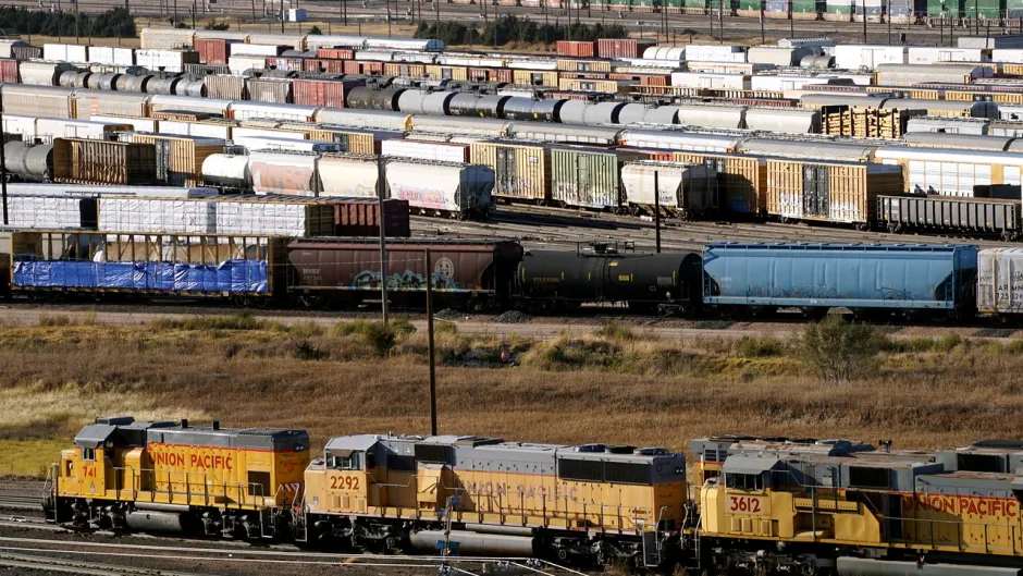 Blick auf Container und Güterbahnhof
